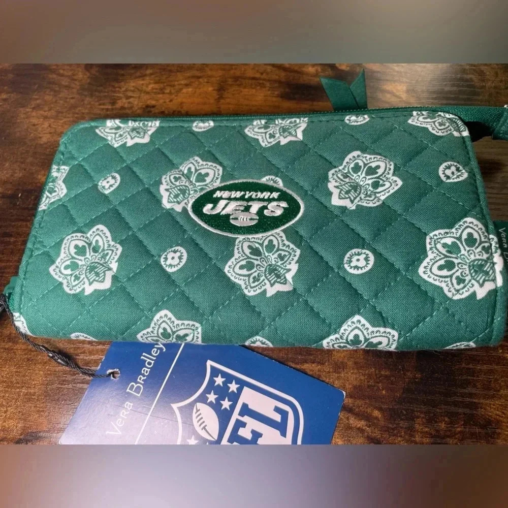 Vera Bradley NFL New York Jets Wristlet Wallet NEW RFID Front Zip Green Quilted - Picture 2 of 5